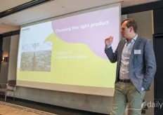Thiago Cäsar of Cansativa giving a presentation about the lessons learned from product launches in Germany
