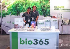 Vanessa and Sean of bio365, showcasing their new product Biolite: "A blend of coco with high perlite, Biolite is perfect for cultivators want to be in control of feeding"