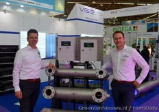 William Lammers and Ruud van de Ven from VGE International desinfect water without changing the composition by using UV-light.