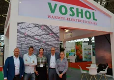 Time for a break with coffee at the booth of Voshol Warmte-Elektrotechniek: Lennert Bredemeijer, Wilco Voshol, Jos Duijvesteijn, Anneke Scholtes and Stéphanie Scholtes.