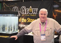 Dennis Clark demonstrates O2 Grow's oxygen through electrolysis machine