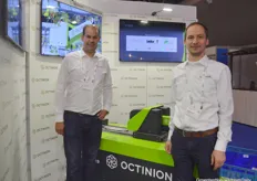 Thomas Hoetericks and Didier Verhaeghe (Octinion) brought the newest version of the harvest robot Rubion to Amsterdam.