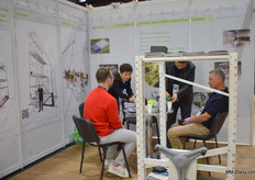 Conversations at the booth of Huifa