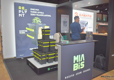 MiaBis, one pot, three levels, zero transplanting