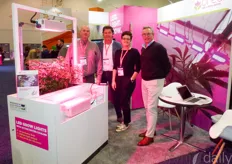 Jason Beer, Jan Mol, Arnold de Kievit & Fraukje van Breukelen with Oreon. Read more about their activities in the cannabis industry here:
https://www.mmjdaily.com/article/9171463/what-you-do-not-heat-does-not-need-to-be-cooled/ And the general developments in LED light in horticulture here:https://www.hortidaily.com/article/9171988/ultimately-the-whole-industry-will-switch-to-water-cooled-led-lighting/   