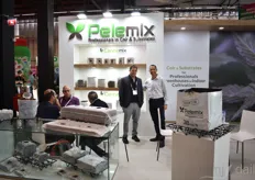Shmuel Vanhotzker and Guy Adler from Pelemix came from Israel to show their special cannabis line of coco coir: Cannamix.