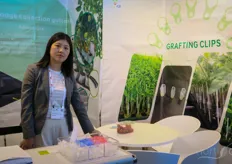 KB Tech is a Chinese company. It produces troughs and drainage gutters for hydroponic cultivation, as well as grafting Clips. On the photo is Zhang Yan.