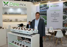 Of course Pelemix is also present to showcase their coir and substrates, here Shmuel Vanhotzker.