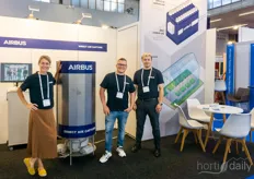 Getting CO2 out of the air, there were several possibilities for that at the fair. One of them is this Airbus, presented by Antje Bulmann, Viktor Fetter and Leon Ketscher