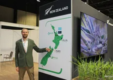 Tom Forrest of Puro at the New Zealand Trade & Enterprise stand. While the New Zealand market is still moving slowly, the company has released a CBD oil in collaboration with Helius, after which they have won two awards at the Cannabiz Awards 2023.